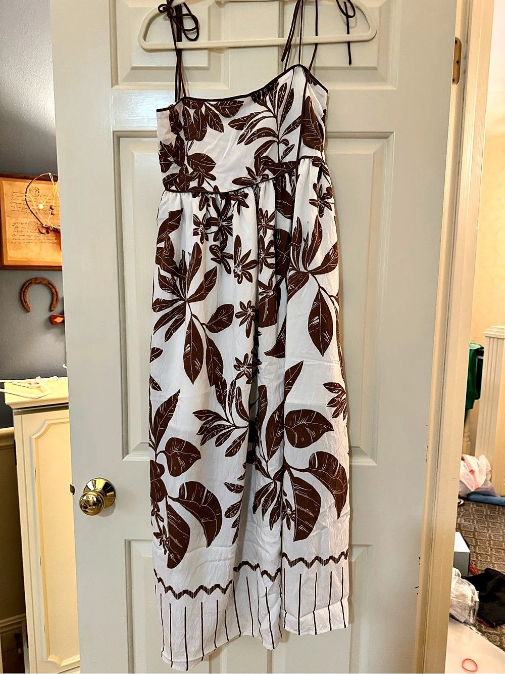 Alphina Floral Maxi Dress in White & Brown Size Small